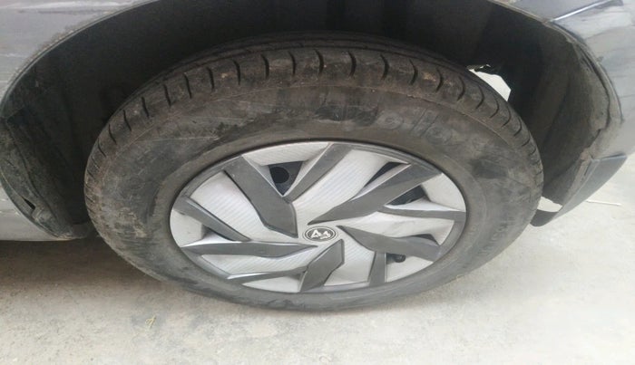 2017 Maruti Swift VXI, Petrol, Manual, 76,554 km, tyre