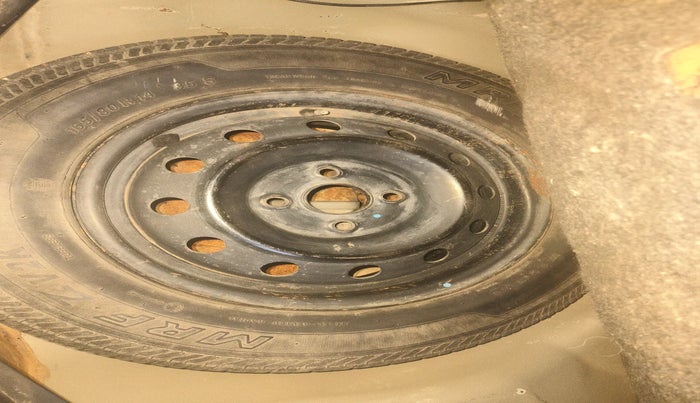 2017 Maruti Swift VXI, Petrol, Manual, 76,554 km, tyre