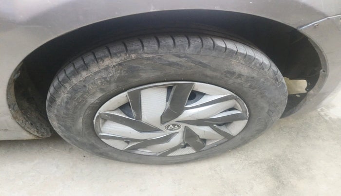 2017 Maruti Swift VXI, Petrol, Manual, 76,554 km, tyre