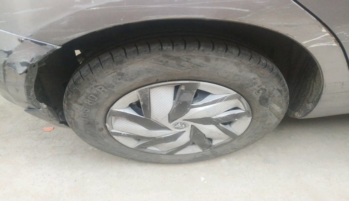 2017 Maruti Swift VXI, Petrol, Manual, 76,554 km, tyre