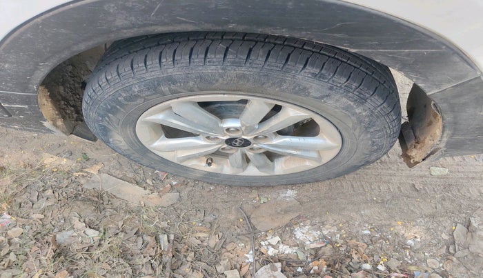 2015 Hyundai Creta SX 1.6 DIESEL, Diesel, Manual, 1,31,271 km, tyre