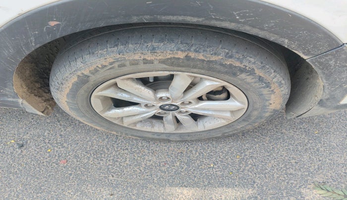 2015 Hyundai Creta SX 1.6 DIESEL, Diesel, Manual, 1,31,271 km, tyre