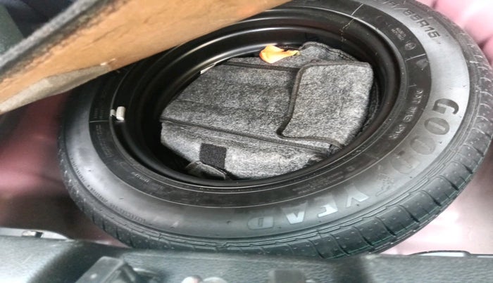 2022 Hyundai VENUE SX 1.2 PETROL, Petrol, Manual, 48,000 km, tyre