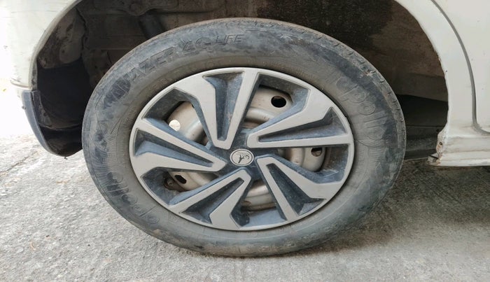 2017 Maruti Wagon R 1.0 LXI CNG, Petrol, Manual, 1,06,093 km, tyre