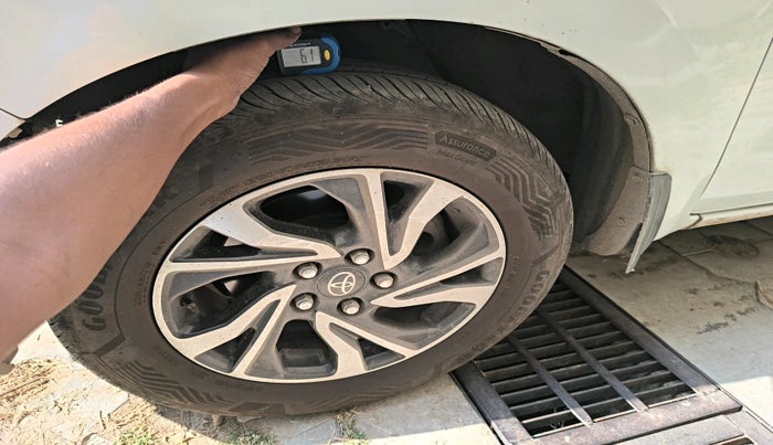 2022 Toyota Innova Crysta 2.4 G 7 STR, Diesel, Manual, 65,903 km, tyre