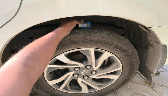 2022 Toyota Innova Crysta 2.4 G 7 STR, Diesel, Manual, 65,903 km, tyre