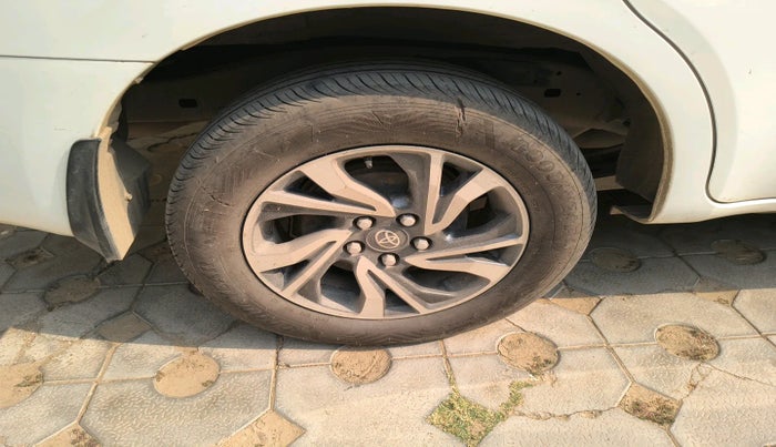 2022 Toyota Innova Crysta 2.4 G 7 STR, Diesel, Manual, 65,903 km, tyre