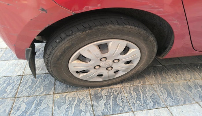2010 Hyundai i10 MAGNA 1.2, Petrol, Manual, 1,07,374 km, tyre