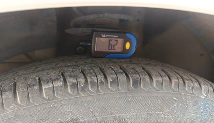 2017 Maruti Dzire VXI AMT, Petrol, Automatic, 48,409 km, tyre