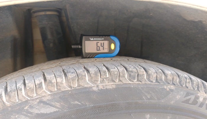 2017 Maruti Dzire VXI AMT, Petrol, Automatic, 48,409 km, tyre