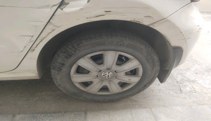 2010 Volkswagen Polo COMFORTLINE 1.2L PETROL, Petrol, Manual, 1,17,173 km, tyre