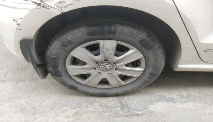 2010 Volkswagen Polo COMFORTLINE 1.2L PETROL, Petrol, Manual, 1,17,173 km, tyre