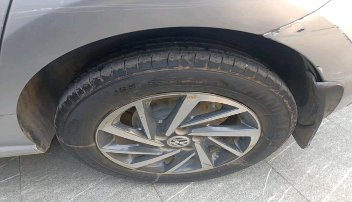 2017 Volkswagen Polo COMFORTLINE 1.2L, Petrol, Manual, 1,25,127 km, tyre