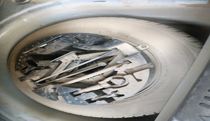 2017 Volkswagen Polo COMFORTLINE 1.2L, Petrol, Manual, 1,25,127 km, tyre