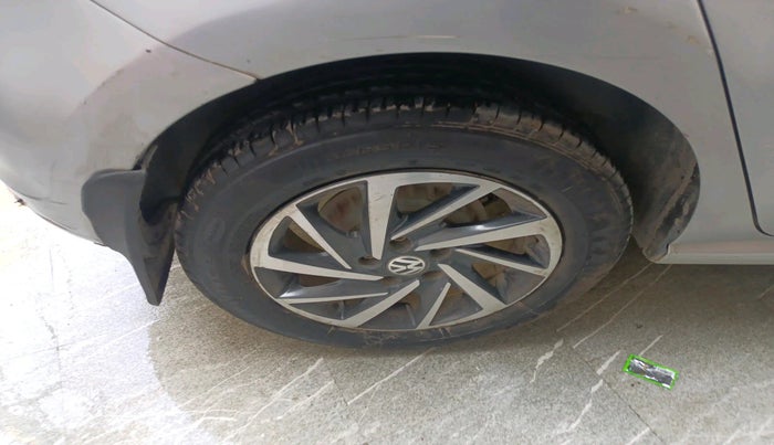 2017 Volkswagen Polo COMFORTLINE 1.2L, Petrol, Manual, 1,25,127 km, tyre