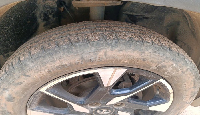 2022 Tata PUNCH ACCOMPLISHED MT, Petrol, Manual, 39,664 km, tyre