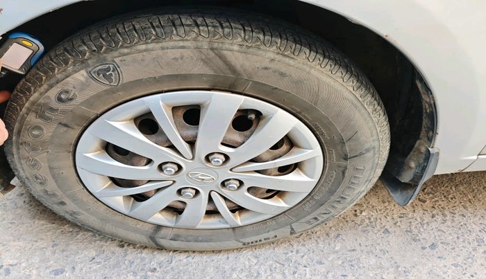 2014 Hyundai i10 SPORTZ 1.1, Petrol, Manual, 66,686 km, tyre