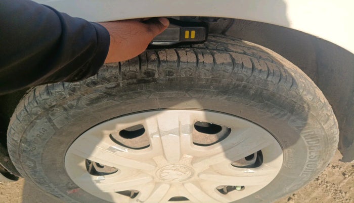 2013 Skoda Fabia AMBIENTE 1.2 MPI, Petrol, Manual, 69,456 km, tyre