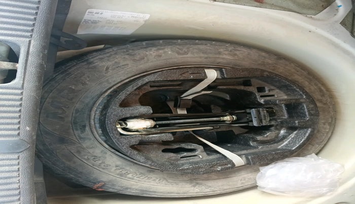 2013 Skoda Fabia AMBIENTE 1.2 MPI, Petrol, Manual, 69,456 km, tyre