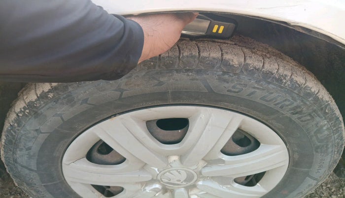 2013 Skoda Fabia AMBIENTE 1.2 MPI, Petrol, Manual, 69,456 km, tyre