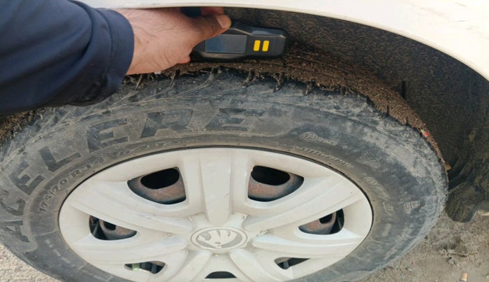 2013 Skoda Fabia AMBIENTE 1.2 MPI, Petrol, Manual, 69,456 km, tyre