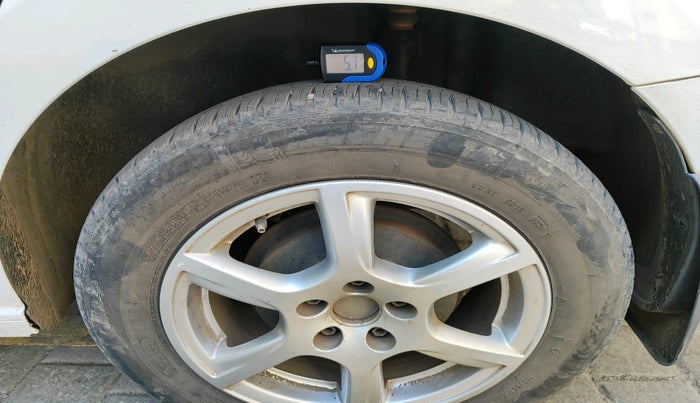 2013 Volkswagen Vento HIGHLINE PETROL AT, Petrol, Automatic, 76,149 km, tyre