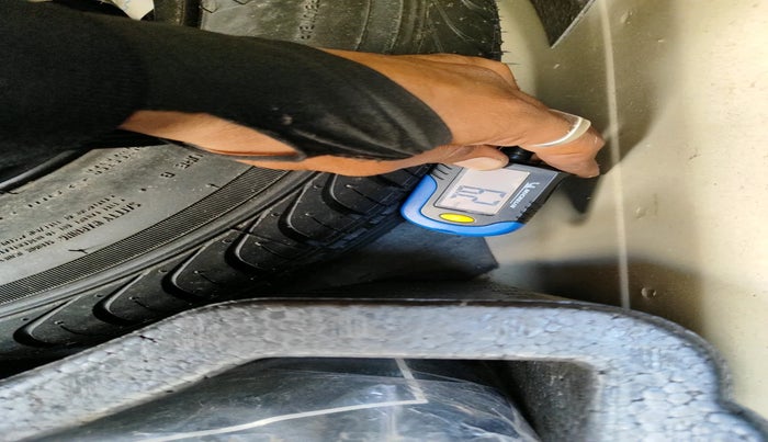 2013 Volkswagen Vento HIGHLINE PETROL AT, Petrol, Automatic, 76,149 km, tyre