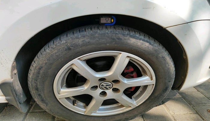 2013 Volkswagen Vento HIGHLINE PETROL AT, Petrol, Automatic, 76,149 km, tyre