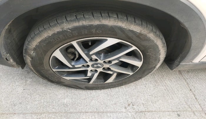 2023 Mahindra XUV300 W6 1.2 PETROL, Petrol, Manual, 22,675 km, tyre