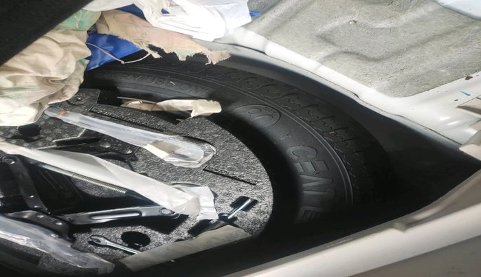 2023 Mahindra XUV300 W6 1.2 PETROL, Petrol, Manual, 22,675 km, tyre