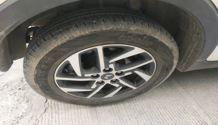 2023 Mahindra XUV300 W6 1.2 PETROL, Petrol, Manual, 22,675 km, tyre