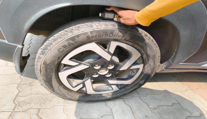 2022 Nissan MAGNITE XV TURBO CVT, Petrol, Automatic, 25,187 km, tyre