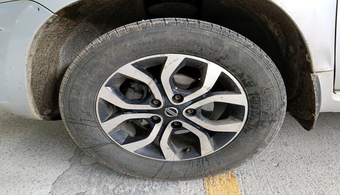 2015 Nissan Terrano XL (D), Diesel, Manual, 1,65,696 km, tyre