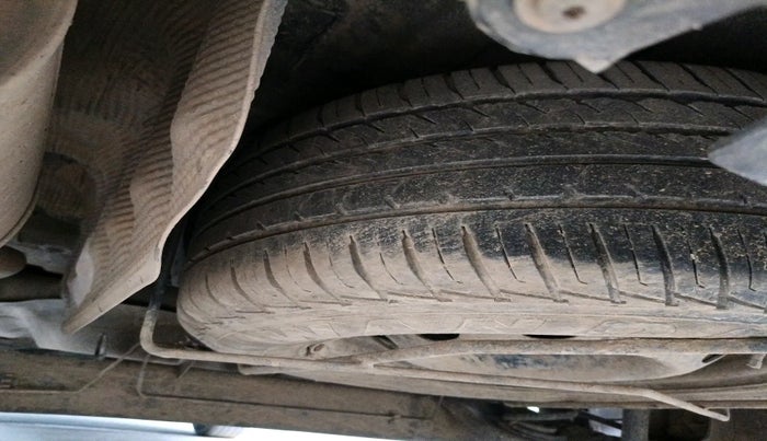 2015 Nissan Terrano XL (D), Diesel, Manual, 1,65,696 km, tyre