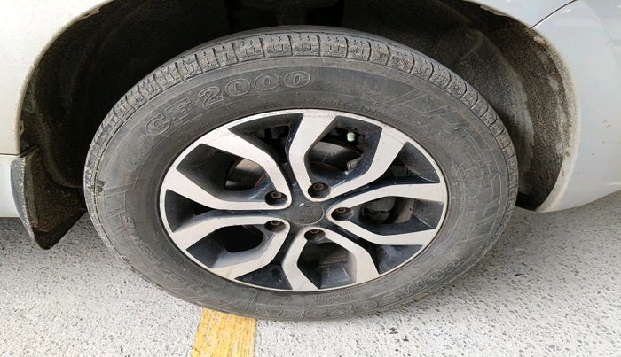 2015 Nissan Terrano XL (D), Diesel, Manual, 1,65,696 km, tyre