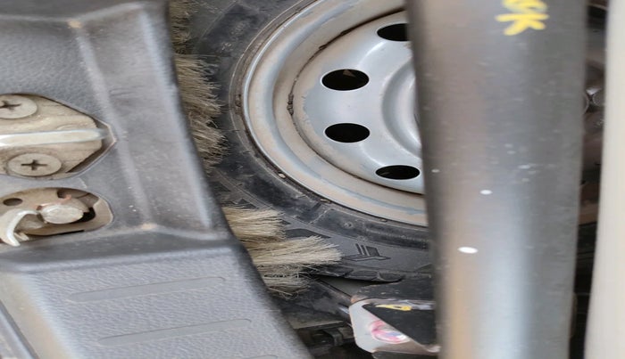 2017 Maruti Wagon R 1.0 LXI CNG, Petrol, Manual, 1,19,547 km, tyre