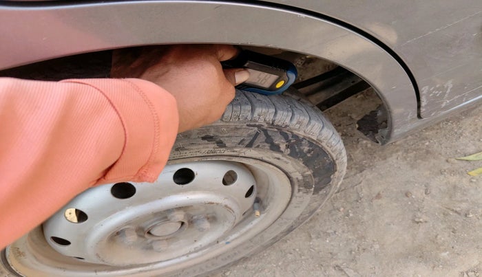 2017 Maruti Wagon R 1.0 LXI CNG, Petrol, Manual, 1,19,547 km, tyre