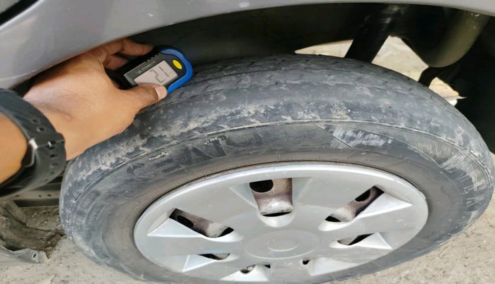 2010 Maruti Wagon R 1.0 LXI, Petrol, Manual, 2,32,630 km, tyre