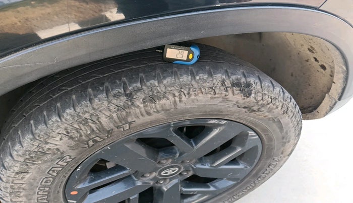 2022 Tata Harrier XTA PLUS 2.0L KRYOTEC DARK EDITION, Diesel, Automatic, 96,321 km, tyre