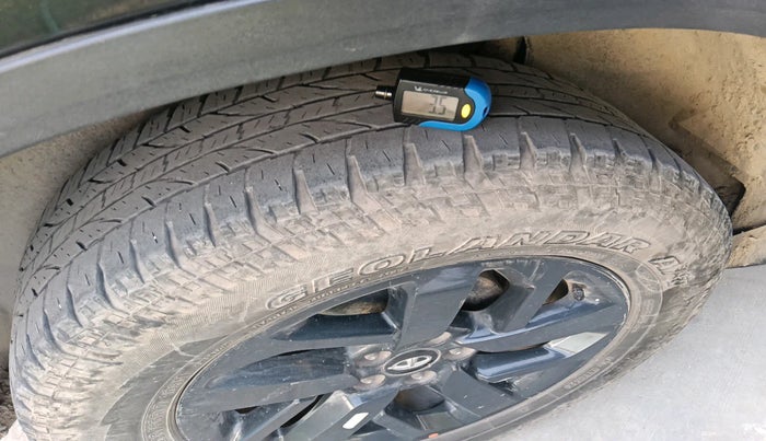 2022 Tata Harrier XTA PLUS 2.0L KRYOTEC DARK EDITION, Diesel, Automatic, 96,321 km, tyre