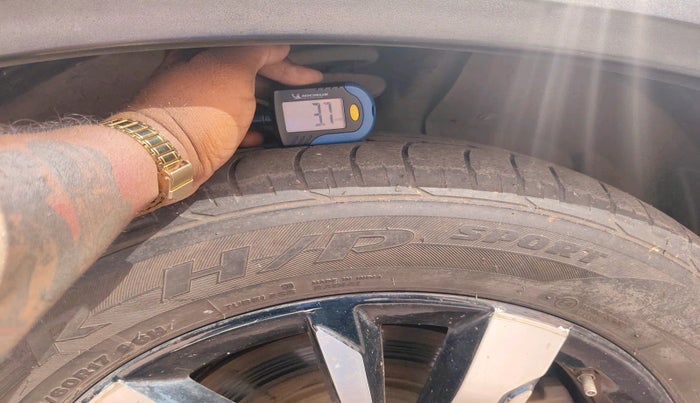 2019 MG HECTOR SMART 2.0 DIESEL, Diesel, Manual, 1,85,980 km, tyre