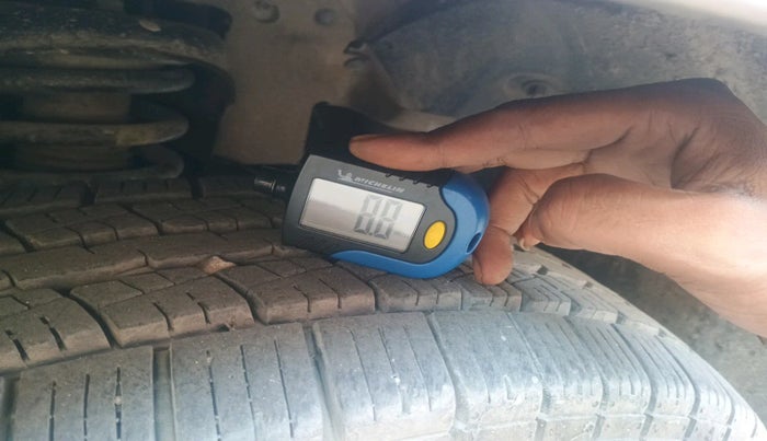 2017 Mahindra TUV300 T8, Diesel, Manual, 2,57,222 km, tyre