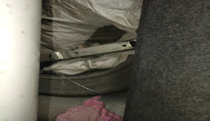 2012 Honda Brio E MT, Petrol, Manual, 1,21,540 km, tyre