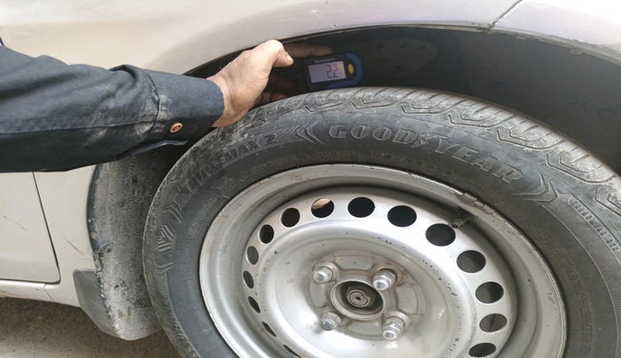 2012 Honda Brio E MT, Petrol, Manual, 1,21,540 km, tyre