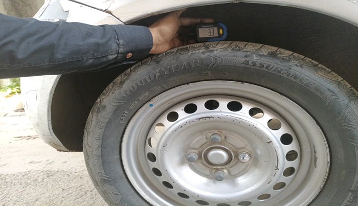 2012 Honda Brio E MT, Petrol, Manual, 1,21,540 km, tyre