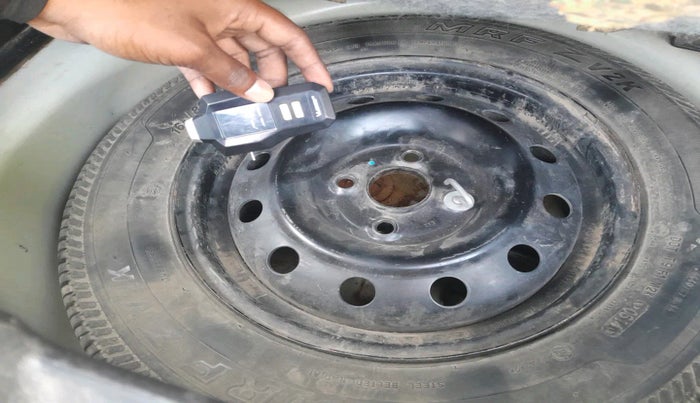 2014 Maruti Swift VXI, Petrol, Manual, 68,758 km, tyre