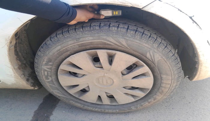 2014 Maruti Swift VXI, Petrol, Manual, 68,758 km, tyre