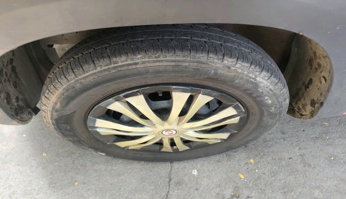 2018 Renault Kwid RXT 1.0 AMT (O), Petrol, Automatic, 66,317 km, tyre