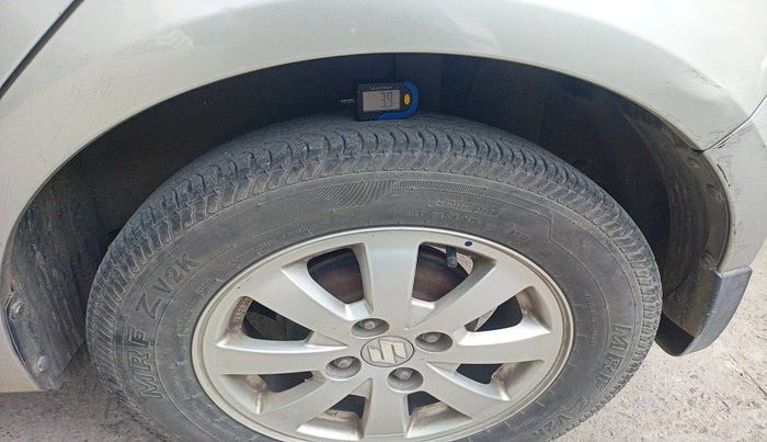 2011 Maruti Swift ZXI, Petrol, Manual, 66,187 km, tyre