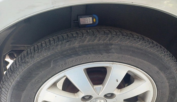 2011 Maruti Swift ZXI, Petrol, Manual, 66,187 km, tyre